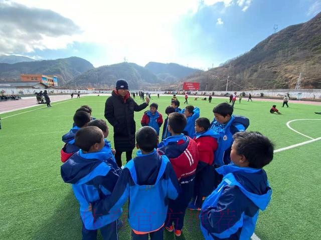 体育校长|陈冠:冲出大凉山,一位90后支教老师的极限奔波 体育校长|陈冠:冲出大凉山,一位90后支教老师的极限奔波